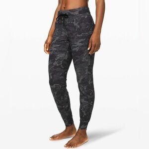 Lululemon Ready To Rulu Pant *Updated in Incognito Camo HTR Black - 12